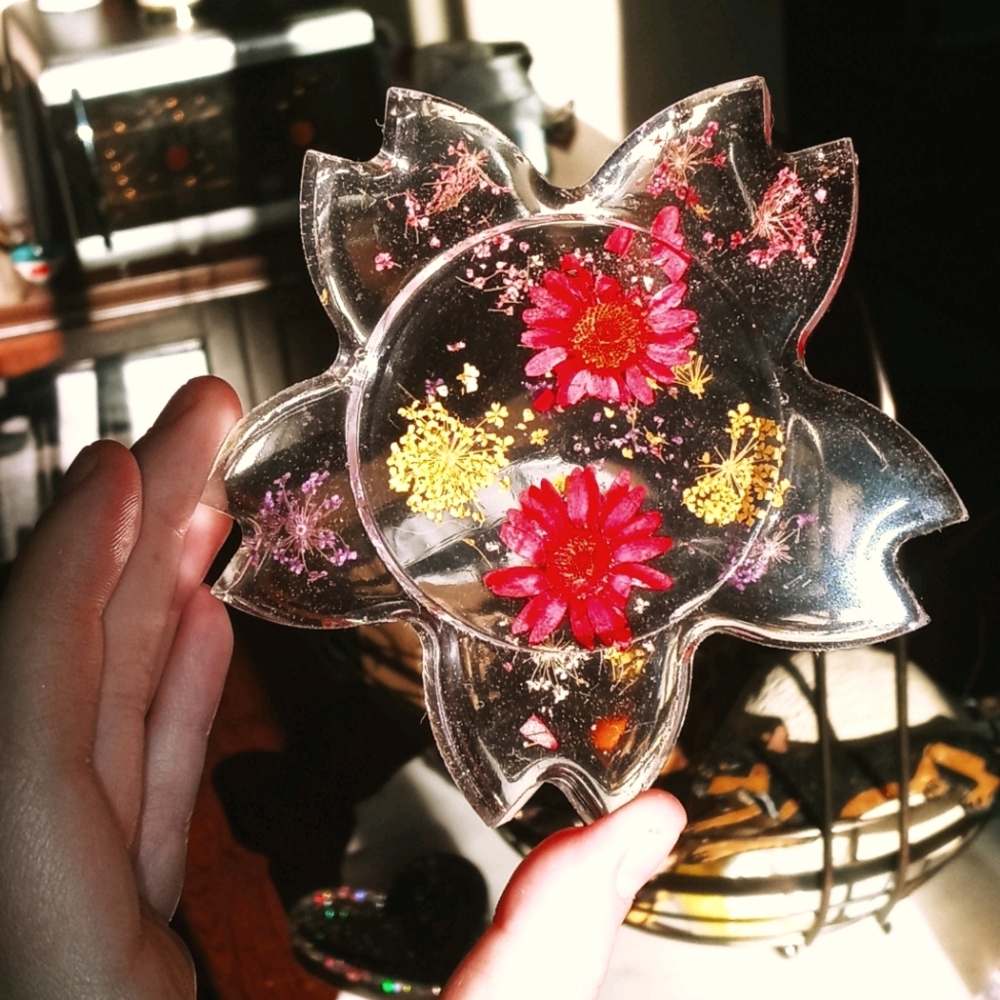 Flower resin coaster